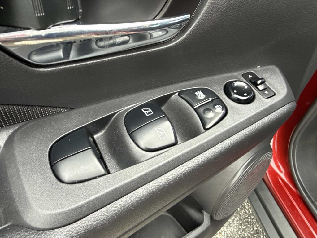 Used 2022 Nissan Kicks SV FWD image 21