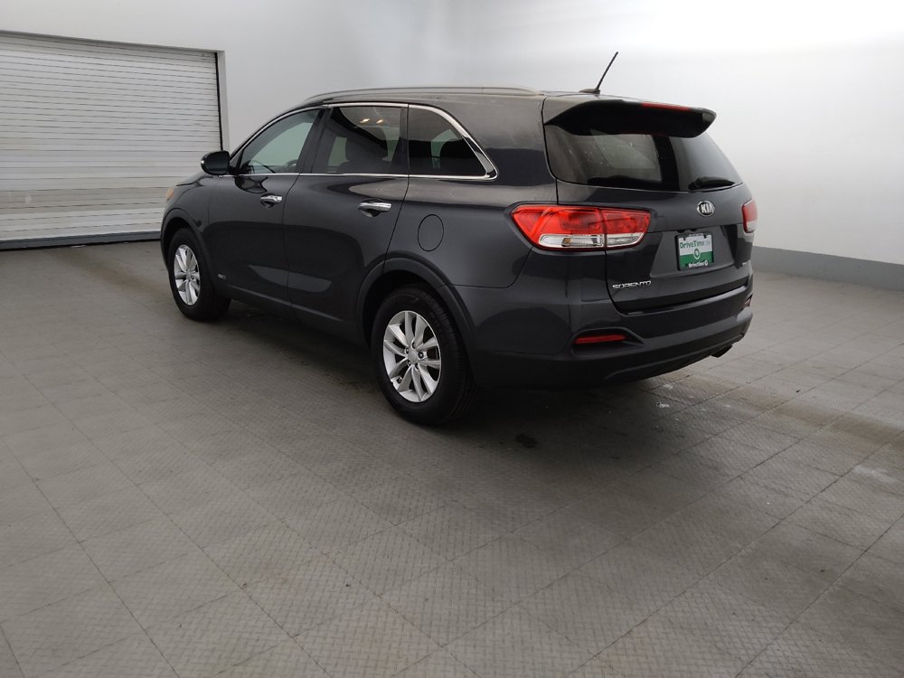 Used 2017 Kia Sorento AWD image 3