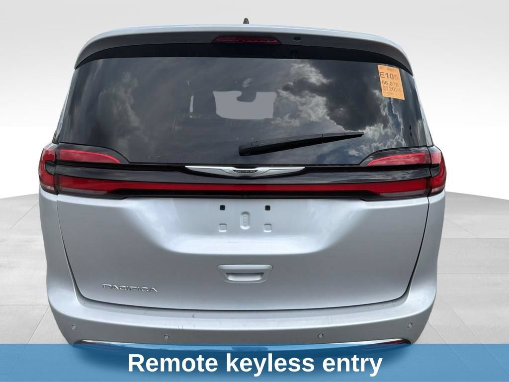 Used 2024 Chrysler Pacifica Touring-L FWD image 15