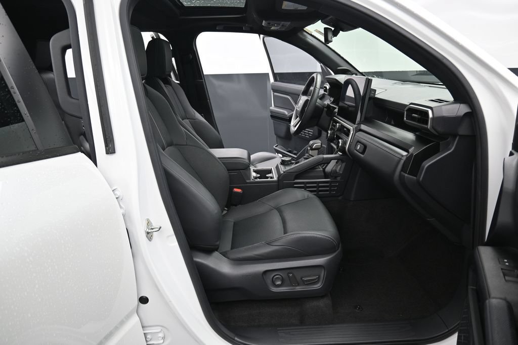 Used 2025 Toyota 4Runner Limited AWD/4WD image 37