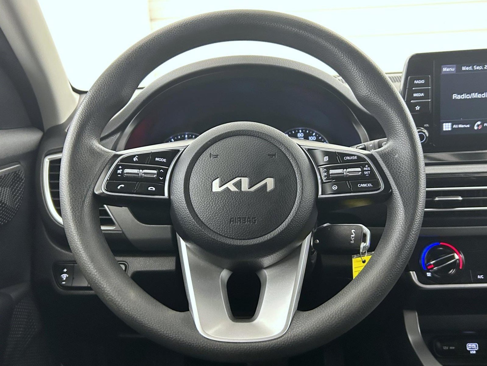 Used 2023 Kia Seltos LX AWD/4WD image 11