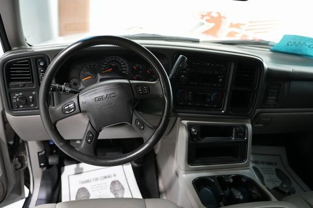 Used 2005 GMC Yukon XL 2500 SLT w/ SLT Preferred Equipment Group image 15