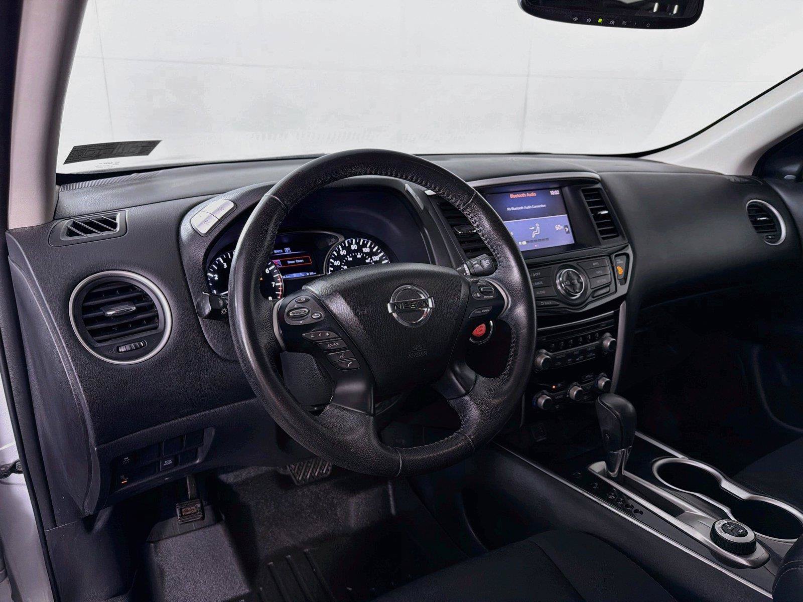 Used 2019 Nissan Pathfinder SV AWD/4WD image 16