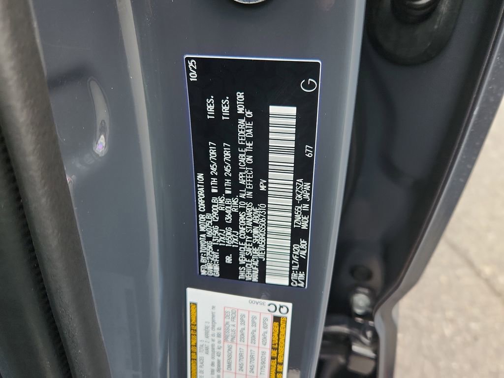 Used 2025 Toyota 4Runner SR5 AWD/4WD image 18
