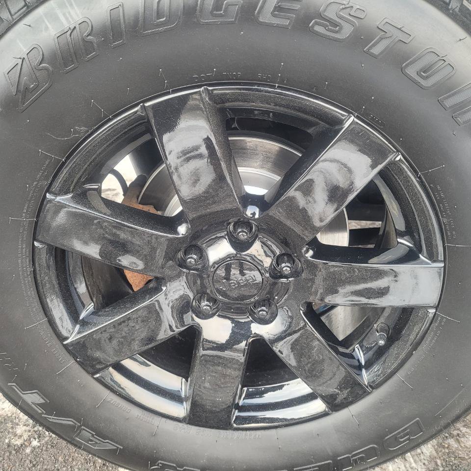 Used 2017 Jeep Wrangler Unlimited Sahara w/ Connectivity Group image 42