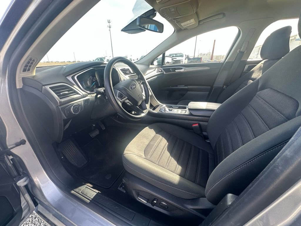 Used 2020 Ford Fusion SE image 11