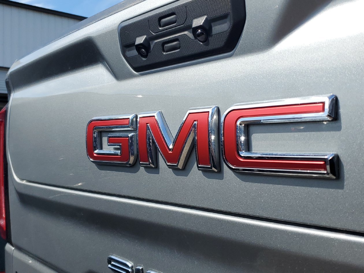 Used 2025 GMC Sierra 1500 AT4 w/ AT4 Premium Package AWD/4WD image 6