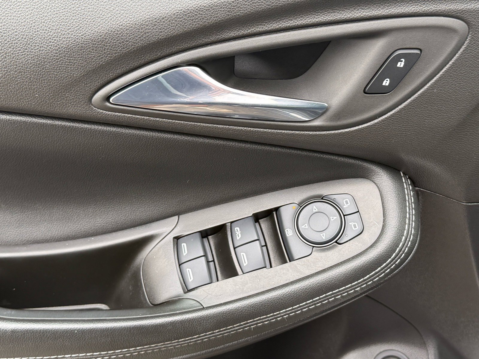 Used 2022 Buick Encore GX Select image 18