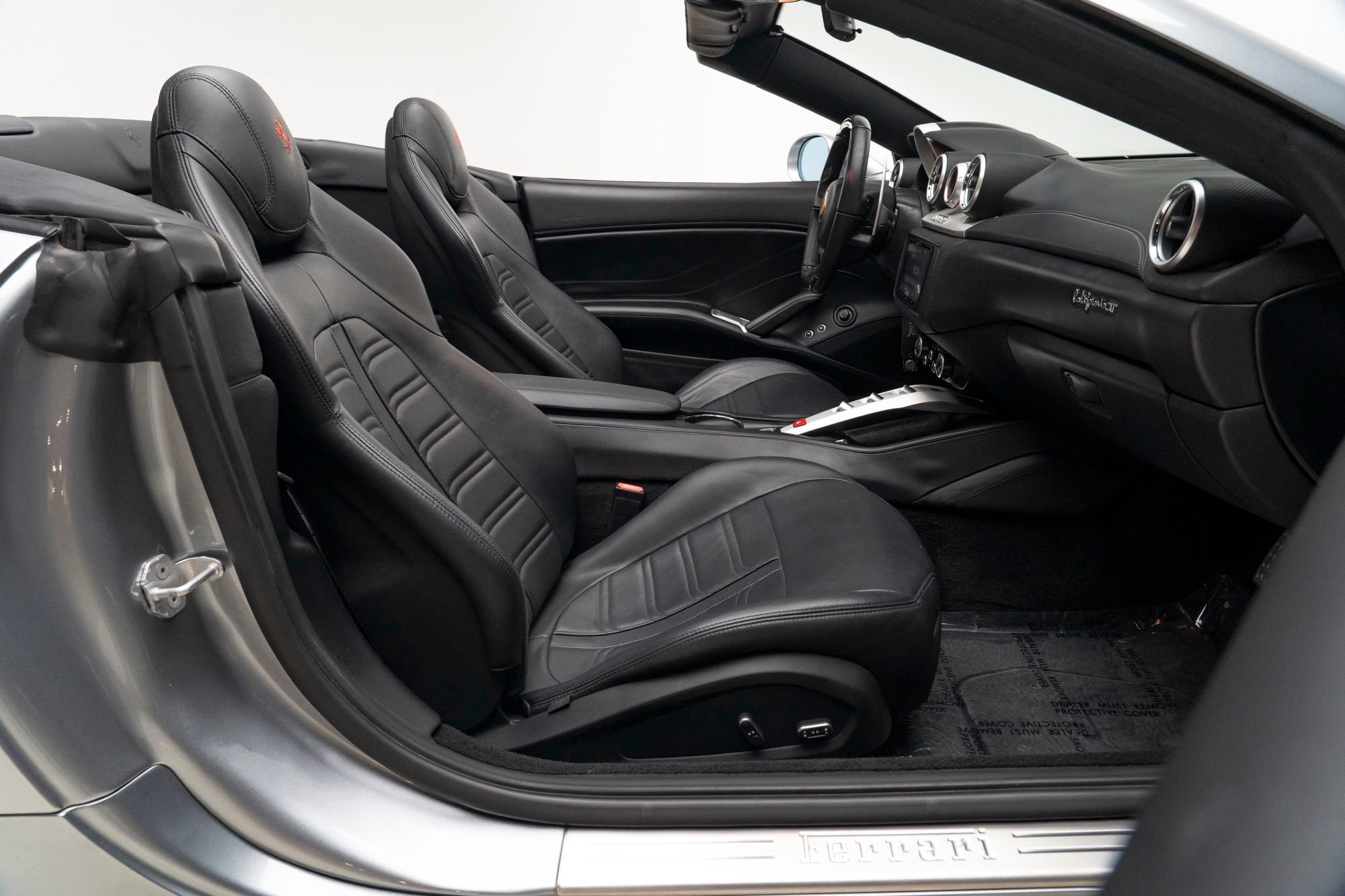 Used 2016 Ferrari California T RWD image 54