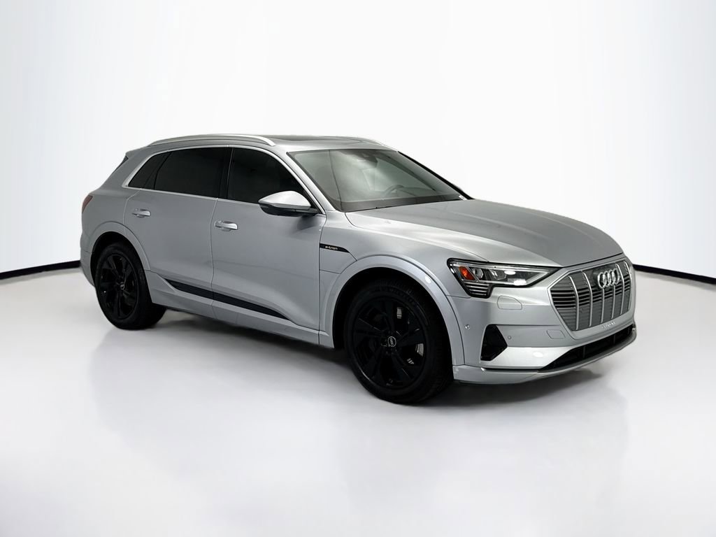 Certified 2023 Audi e-tron Premium Plus w/ Premium Plus Package AWD/4WD image 3