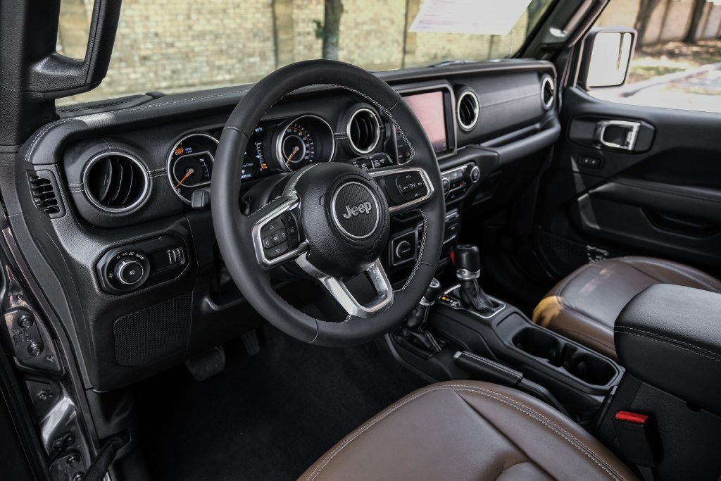 Used 2023 Jeep Wrangler Unlimited Sahara w/ LED Lighting Group AWD/4WD image 26