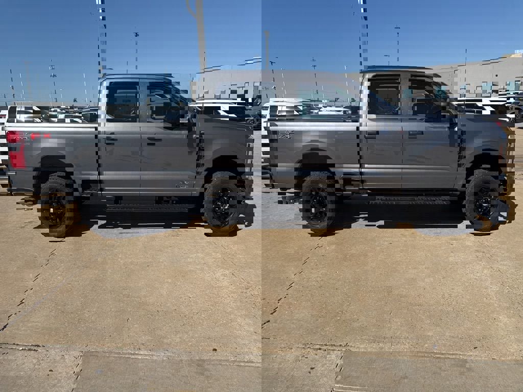 Used 2024 Ford F250 XL w/ STX Appearance Package image 3