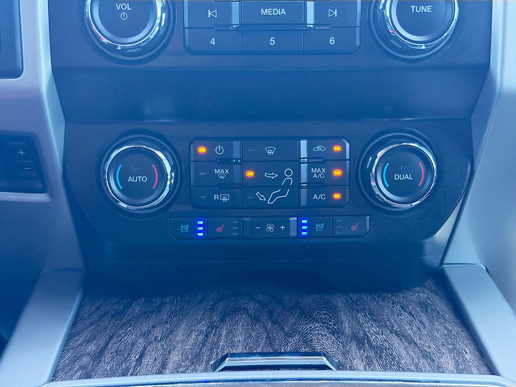 Used 2019 Ford F250 Lariat w/ Lariat Ultimate Package AWD/4WD image 33