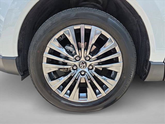 Used 2024 Toyota Venza XLE AWD/4WD image 24