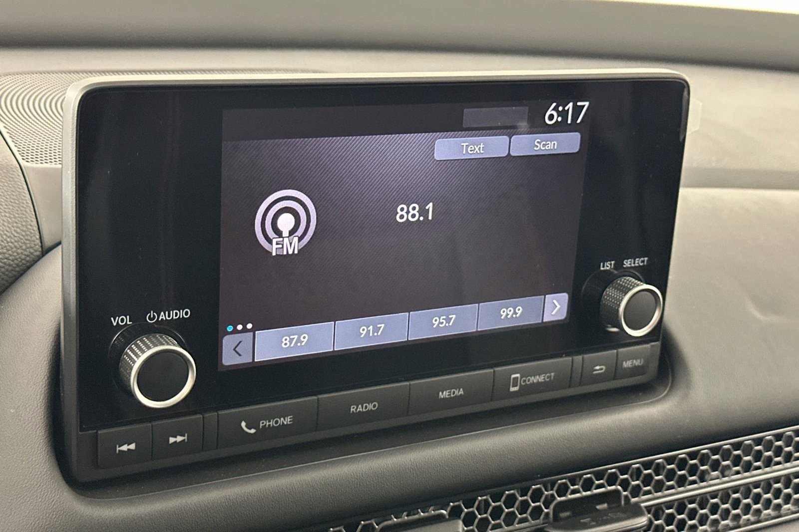 Used 2025 Honda HR-V Sport image 17