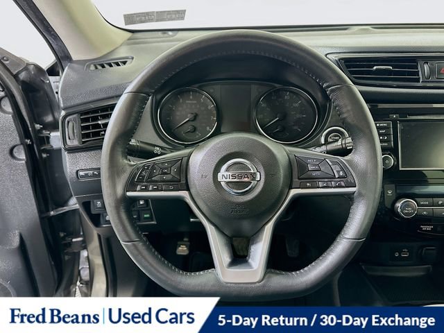 Used 2018 Nissan Rogue SV w/ Premium Package image 13