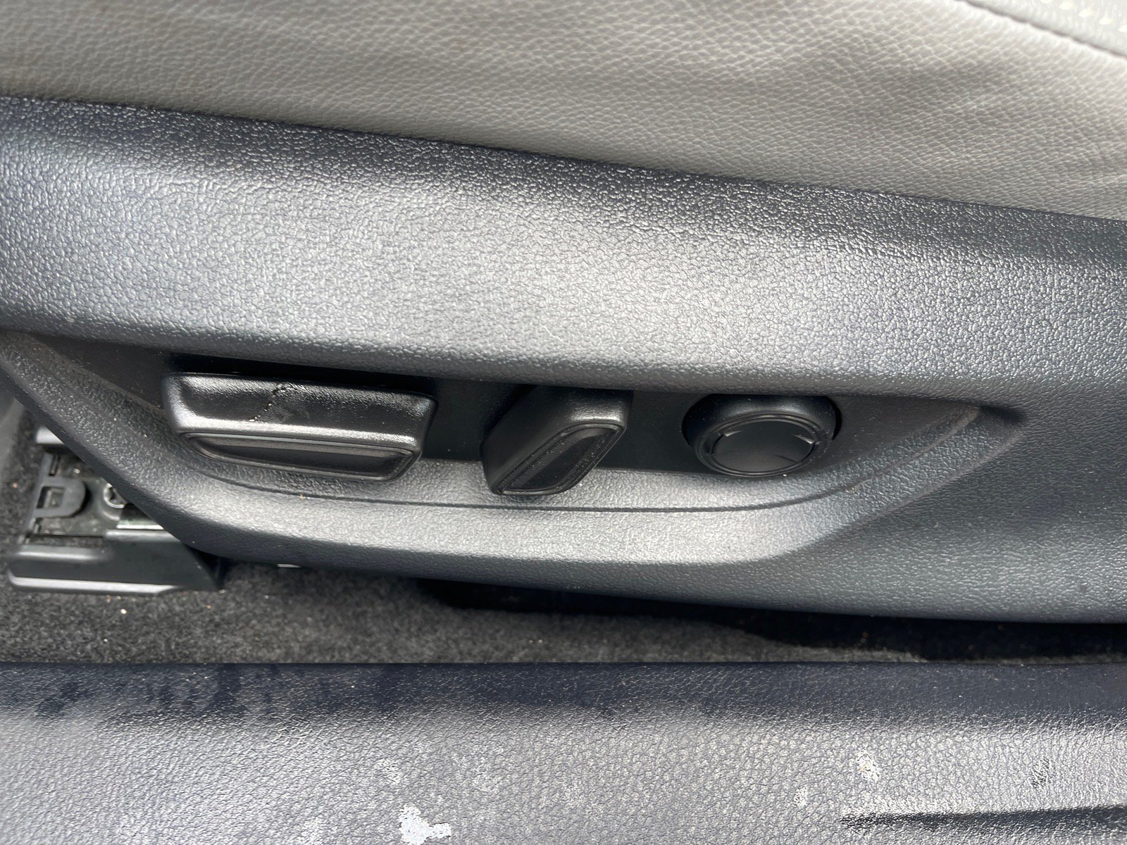 Used 2025 Toyota Camry SE w/ Multimedia Upgrade Package FWD image 9