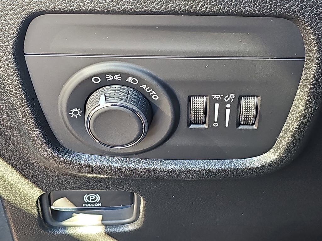 New 2025 Jeep Grand Cherokee Altitude image 26