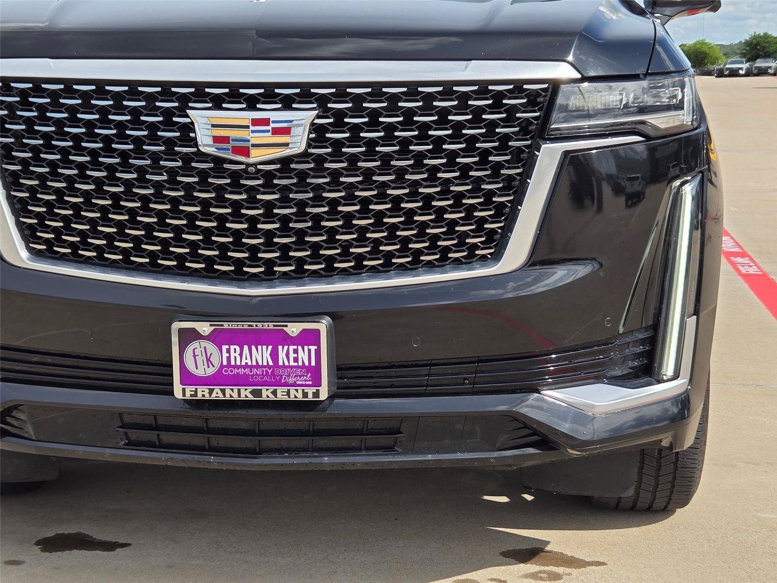 Used 2022 Cadillac Escalade Luxury AWD/4WD image 6