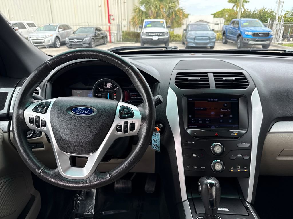 Used 2014 Ford Explorer XLT w/ Equipment Group 202A FWD image 8