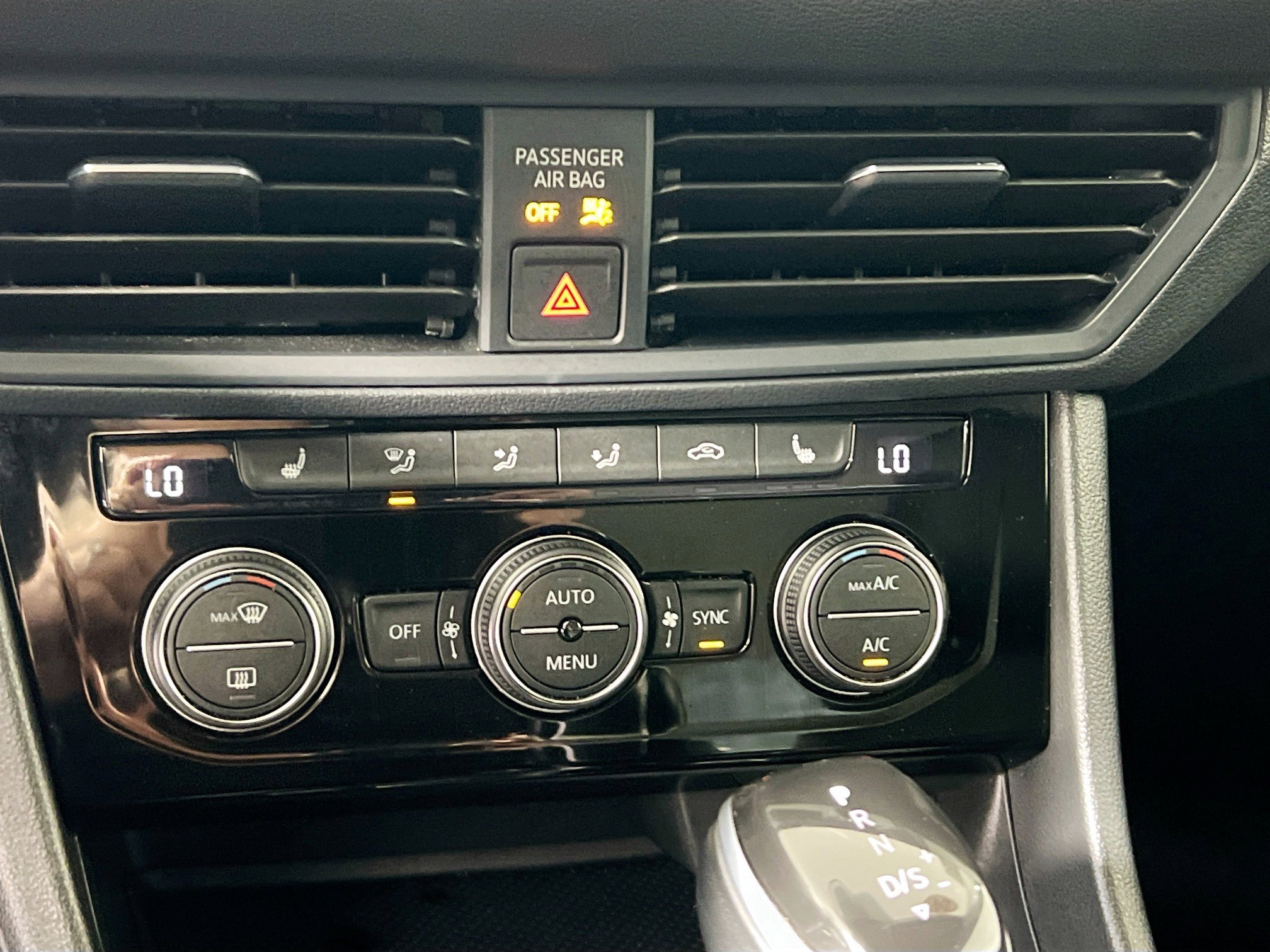 Used 2024 Volkswagen Jetta SE image 27