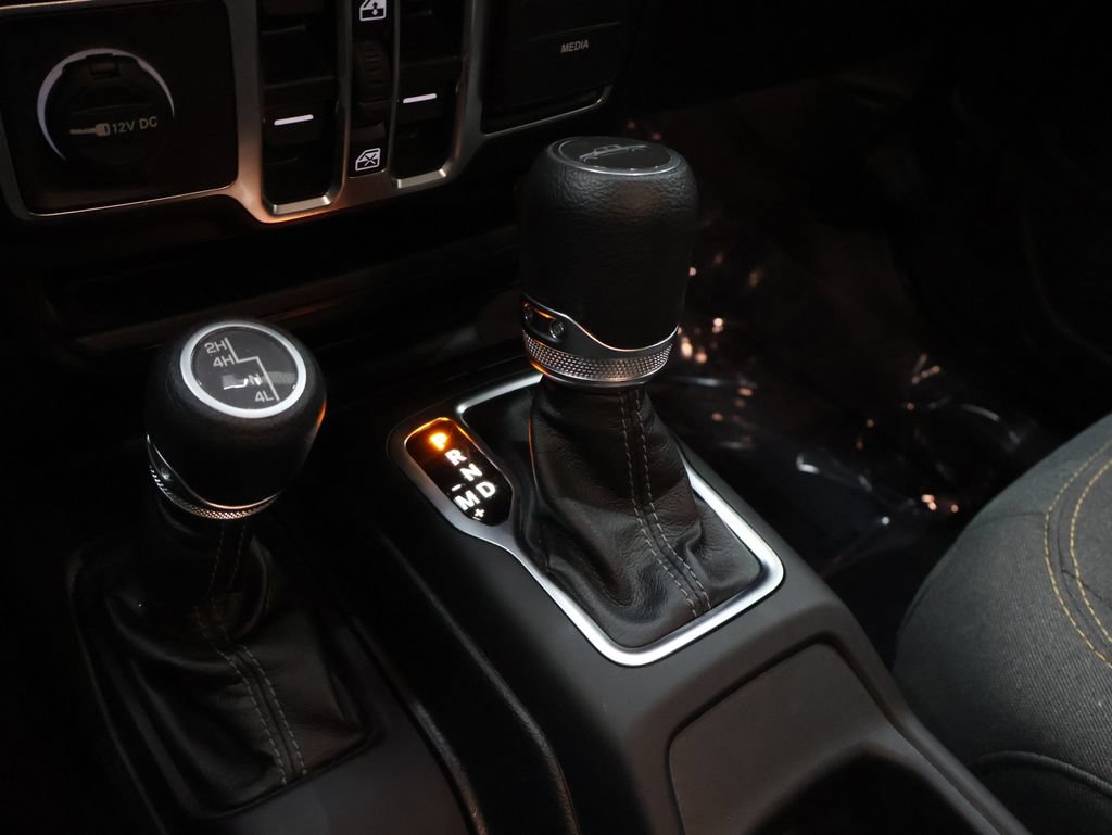 Used 2025 Jeep Gladiator Sport AWD/4WD image 26