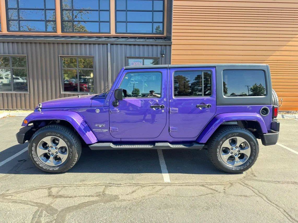 Used 2018 Jeep Wrangler Unlimited Sahara w/ Dual Top Group AWD/4WD image 2