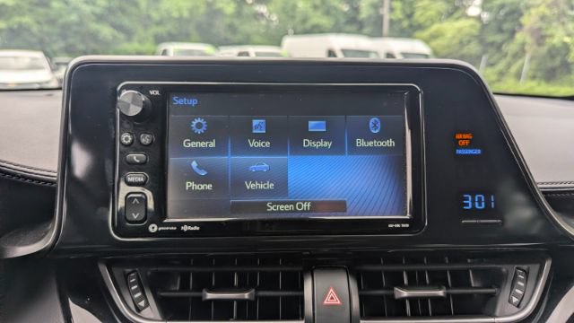 Used 2018 Toyota C-HR XLE FWD image 32