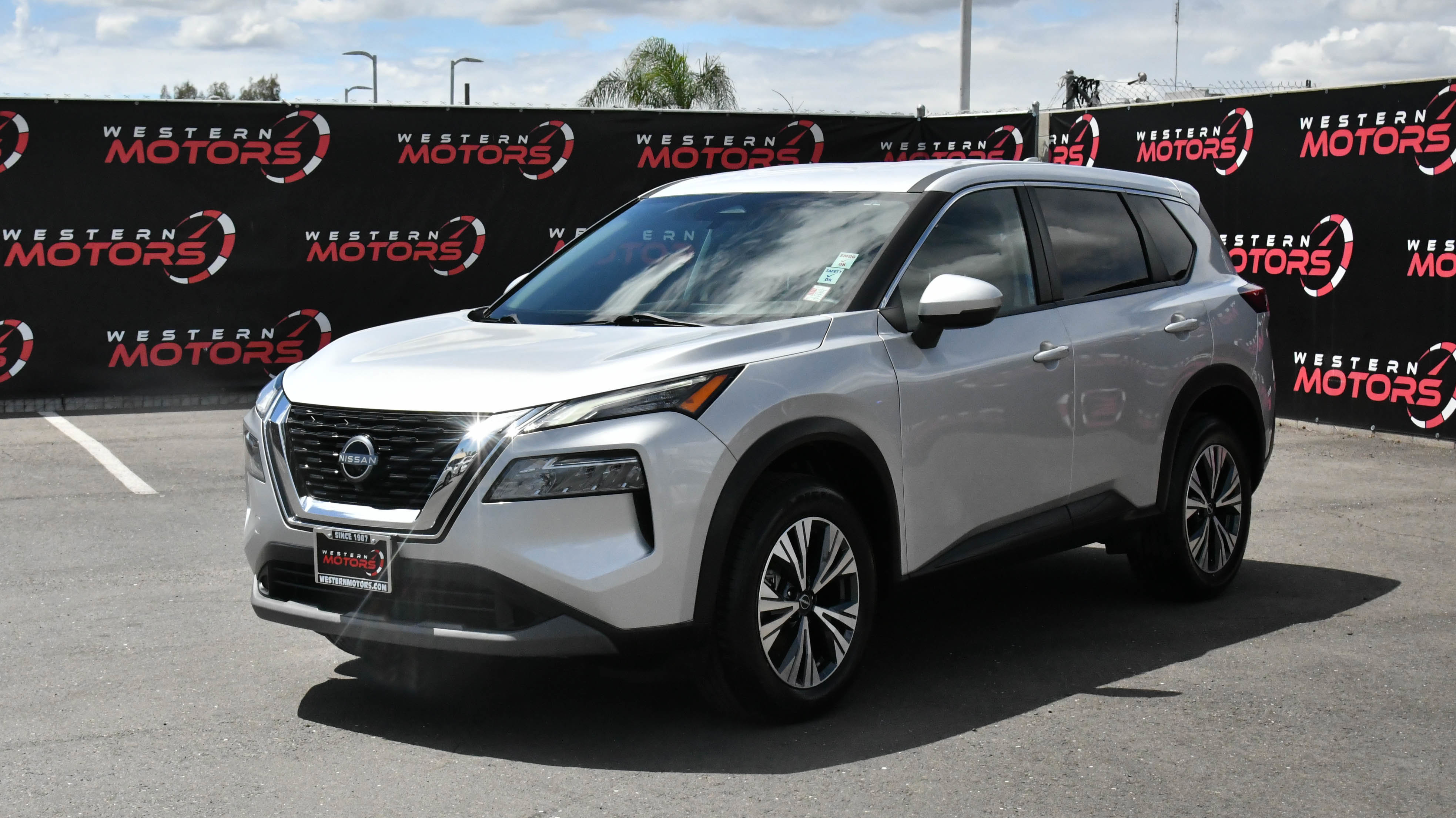 Used 2022 Nissan Rogue SV AWD/4WD image 3