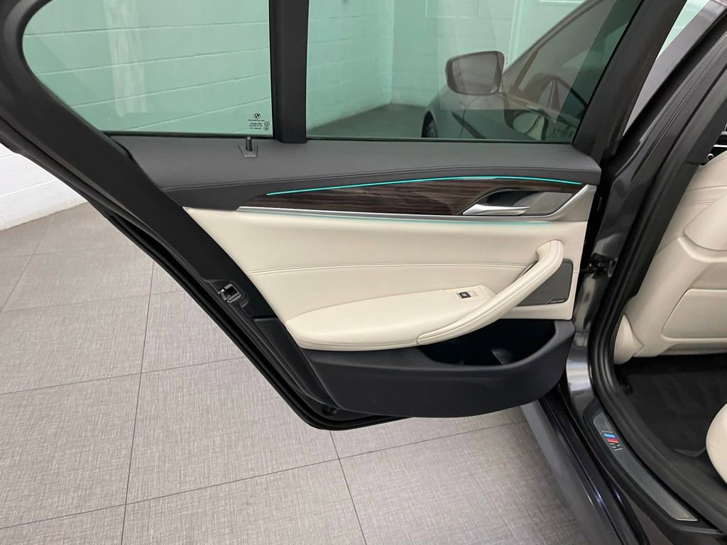 Used 2020 BMW M550i xDrive w/ Premium Package AWD/4WD image 25