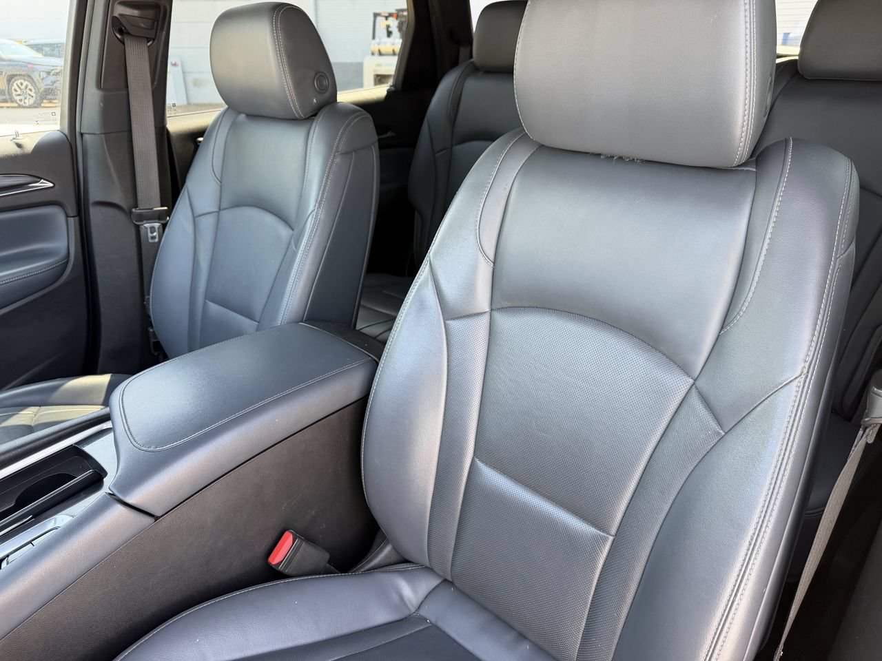 Used 2022 Buick Enclave Essence FWD image 21