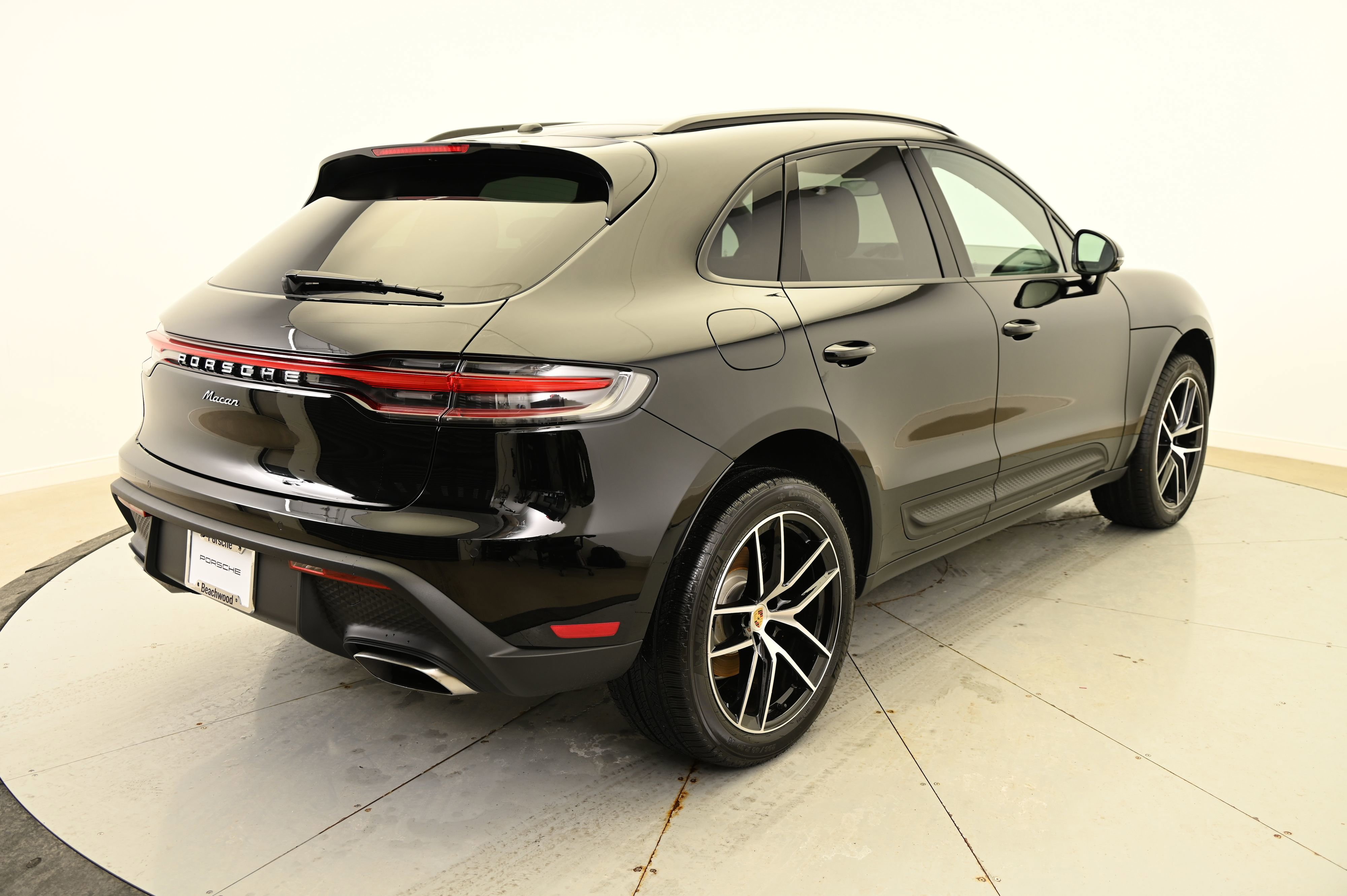 Used 2025 Porsche Macan image 7