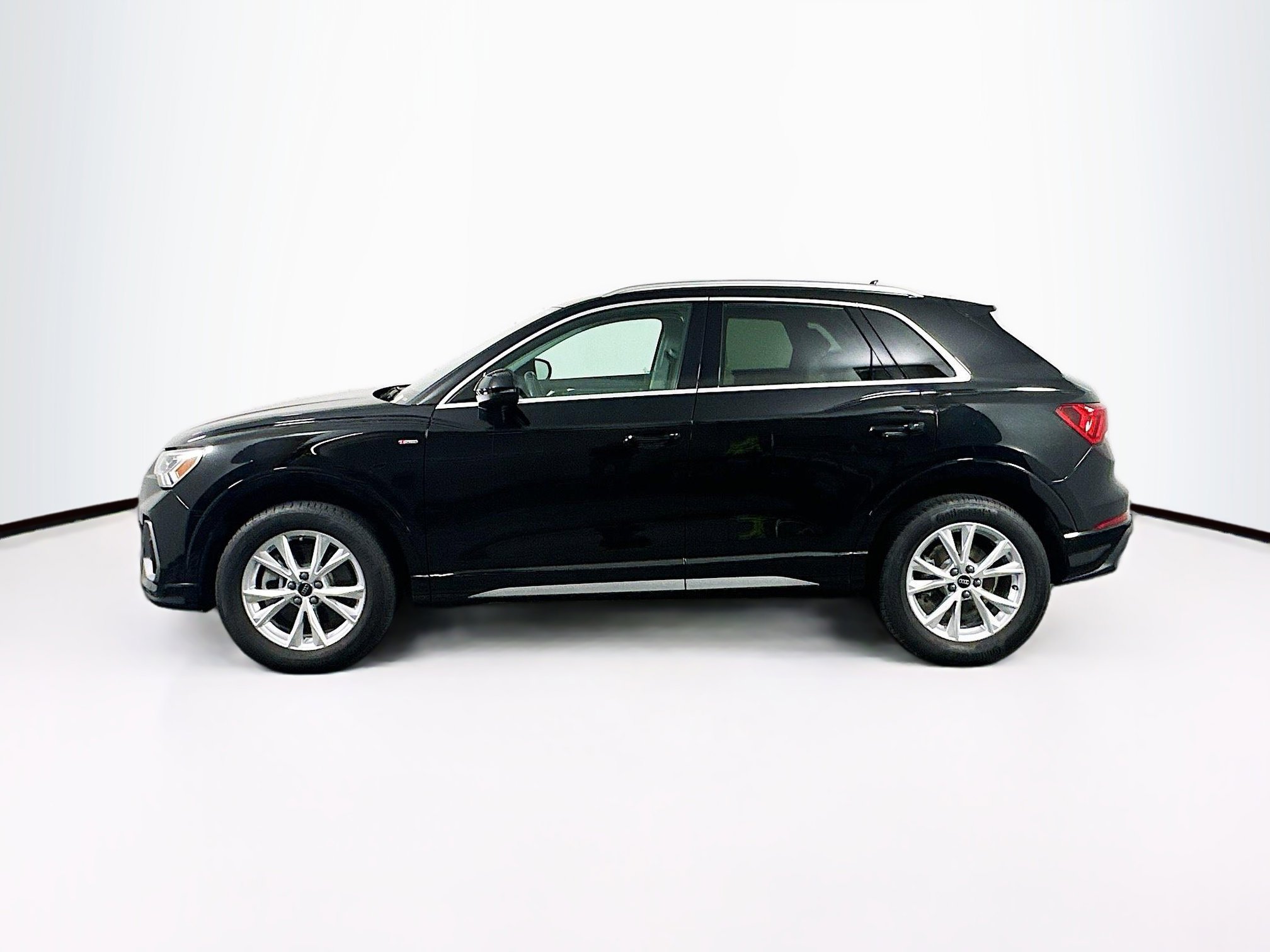 Used 2024 Audi Q3 2.0T Premium Plus w/ Premium Plus Package AWD/4WD image 4