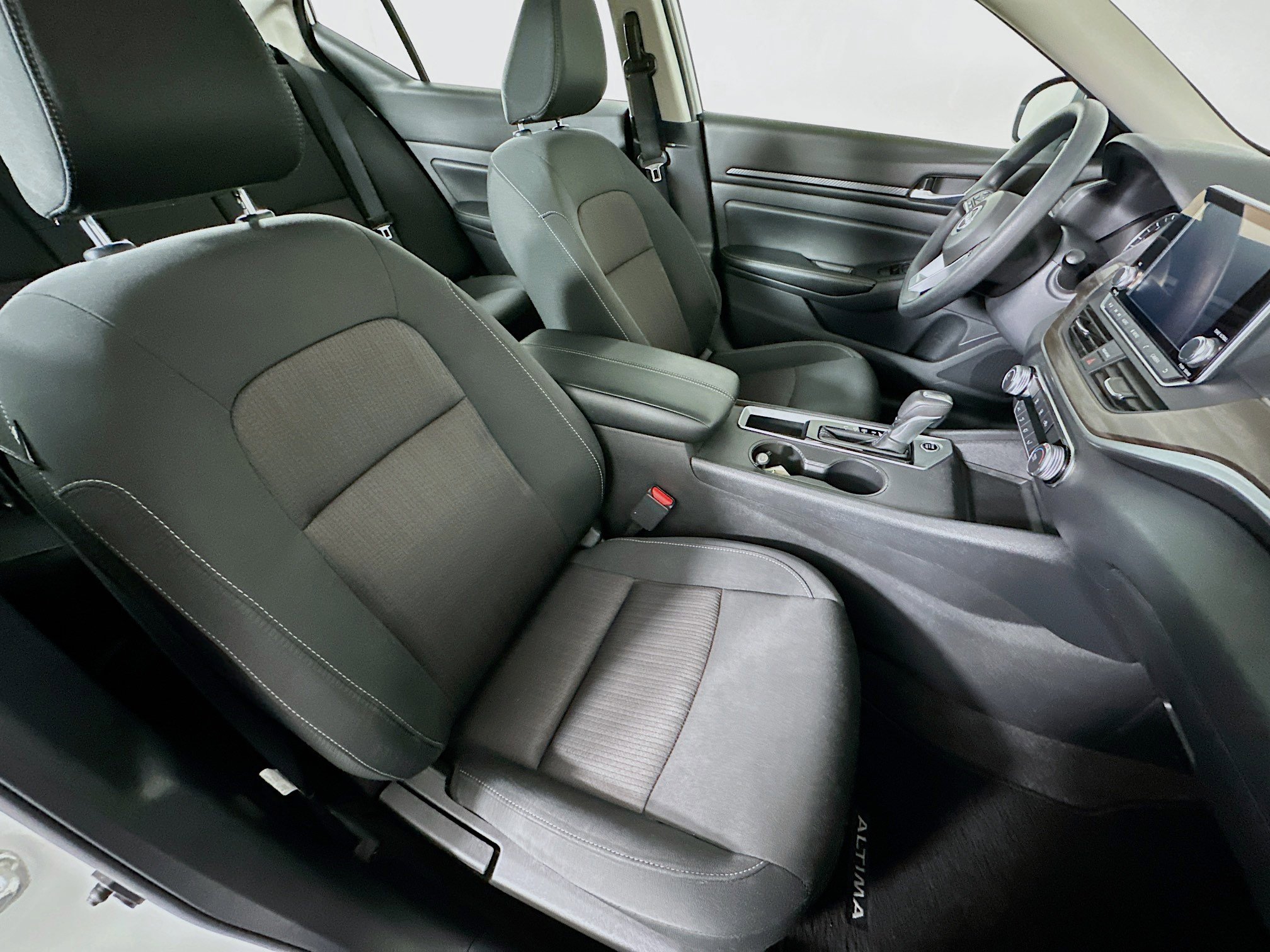 Used 2025 Nissan Altima 2.5 SV image 28