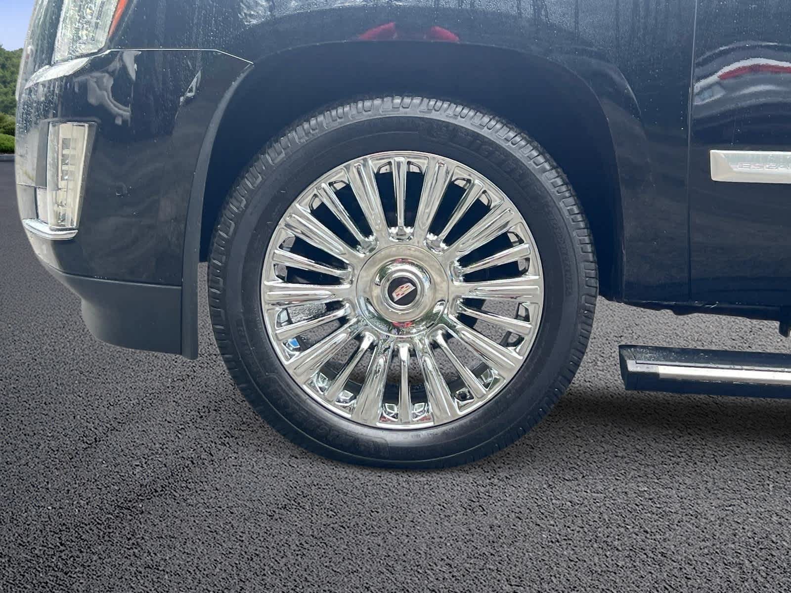 Used 2019 Cadillac Escalade Platinum AWD/4WD image 11