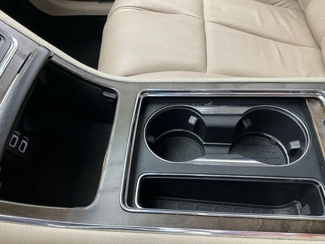 Used 2017 Lincoln Continental Select AWD/4WD image 17