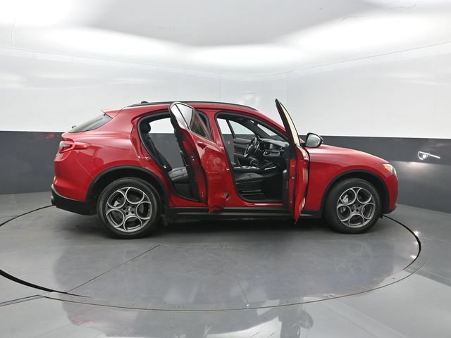Used 2023 Alfa Romeo Stelvio Sprint AWD/4WD image 38