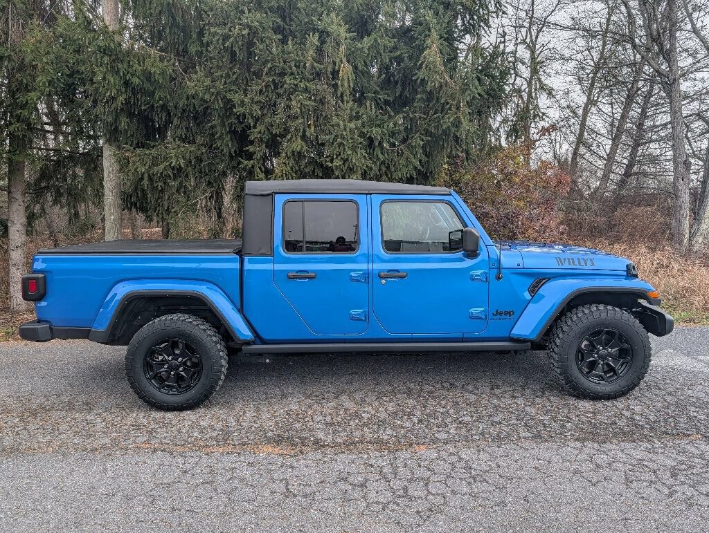 Used 2022 Jeep Gladiator Sport image 3