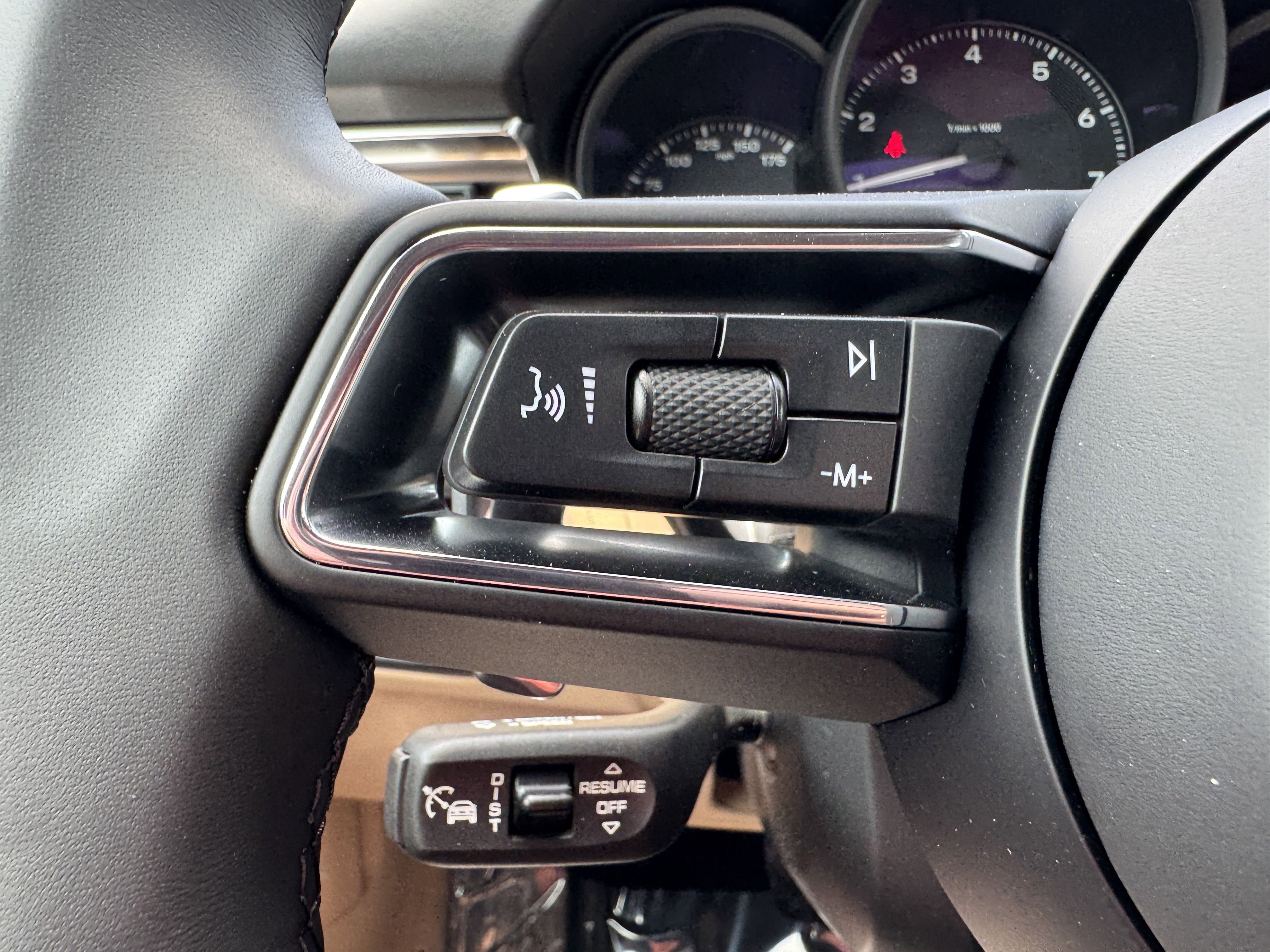 Certified 2025 Porsche Macan image 36