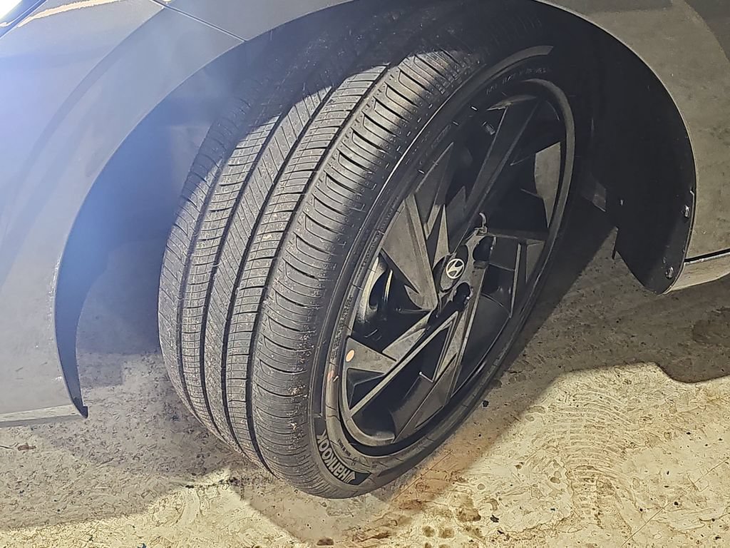 New 2026 Hyundai Elantra SEL Sport Premium FWD image 33