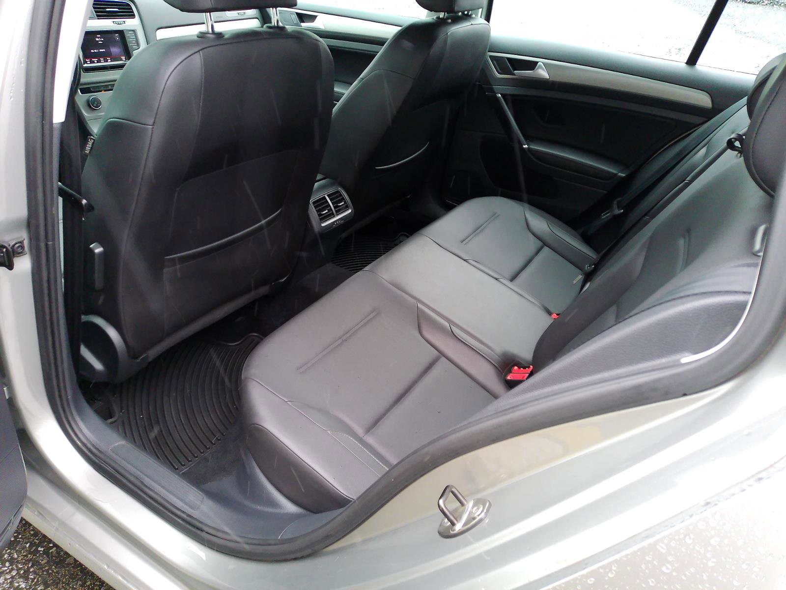 Used 2015 Volkswagen Golf TDI S FWD image 28