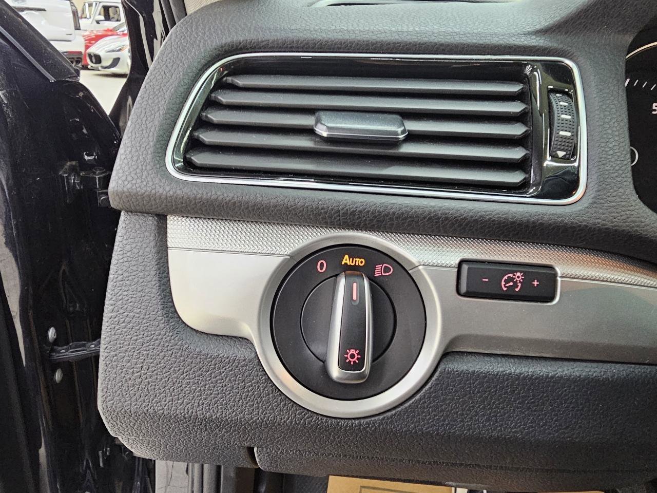 Used 2019 Volkswagen Passat Wolfsburg Edition FWD image 34