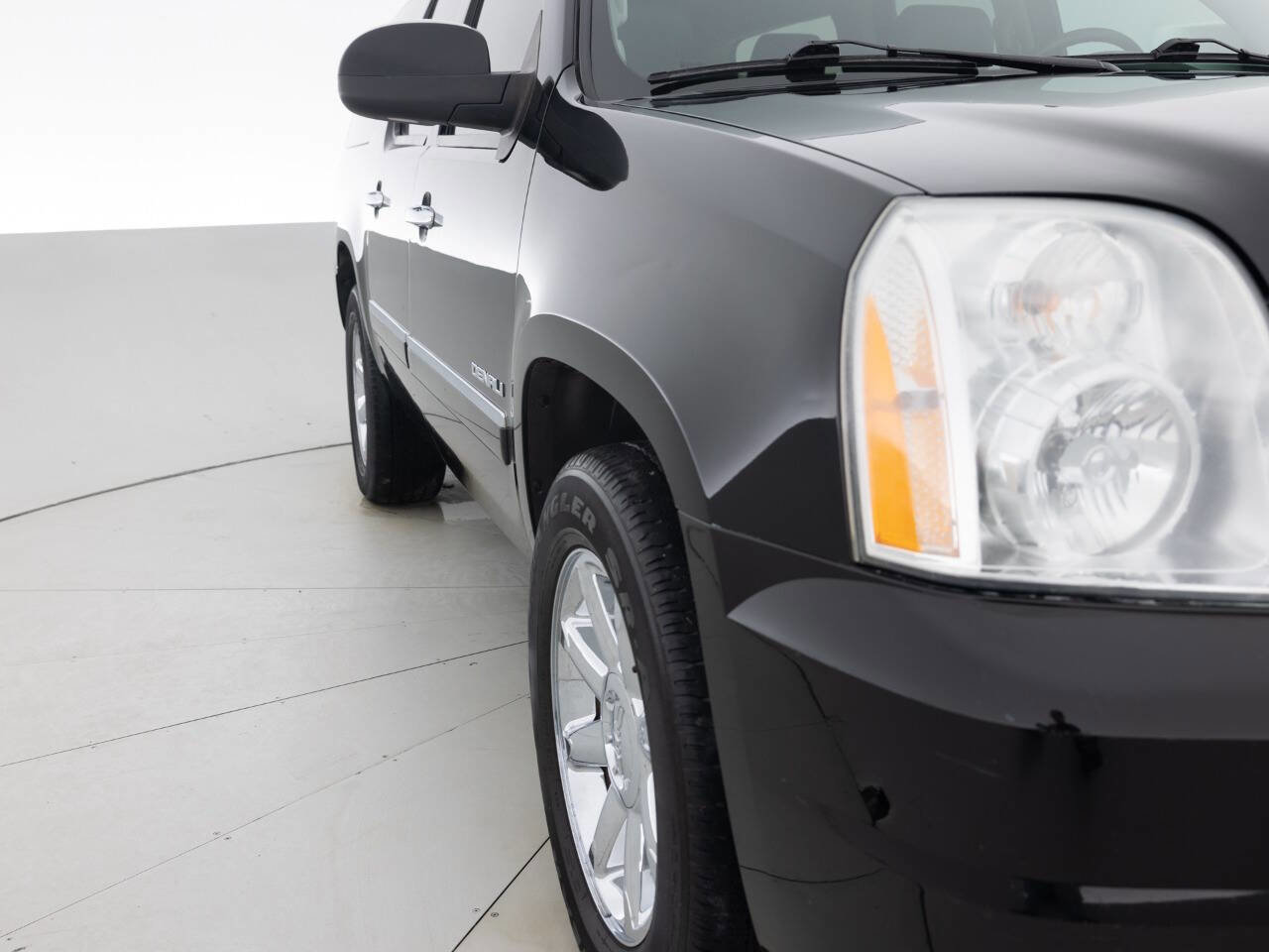 Used 2011 GMC Yukon XL Denali image 11