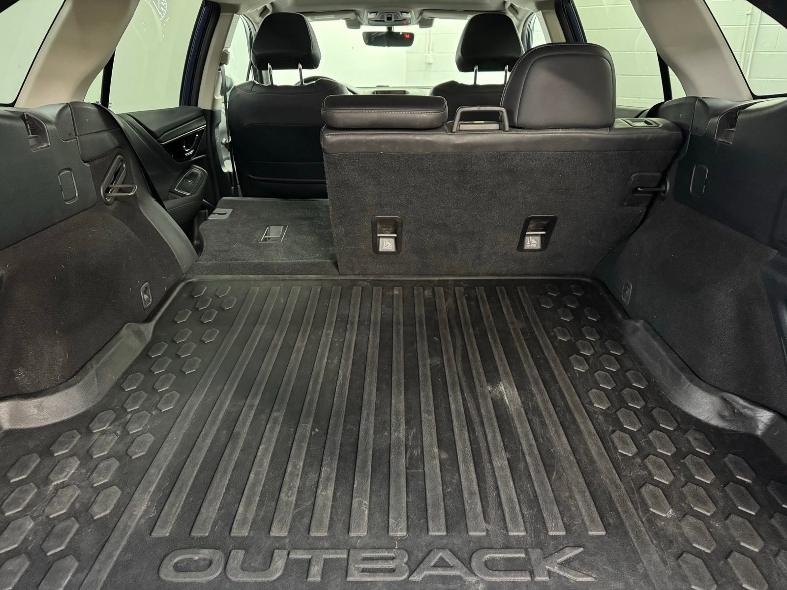 Used 2021 Subaru Outback Limited image 31