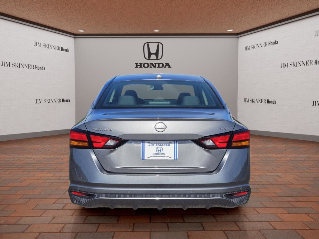 Used 2024 Nissan Altima 2.5 SV image 11
