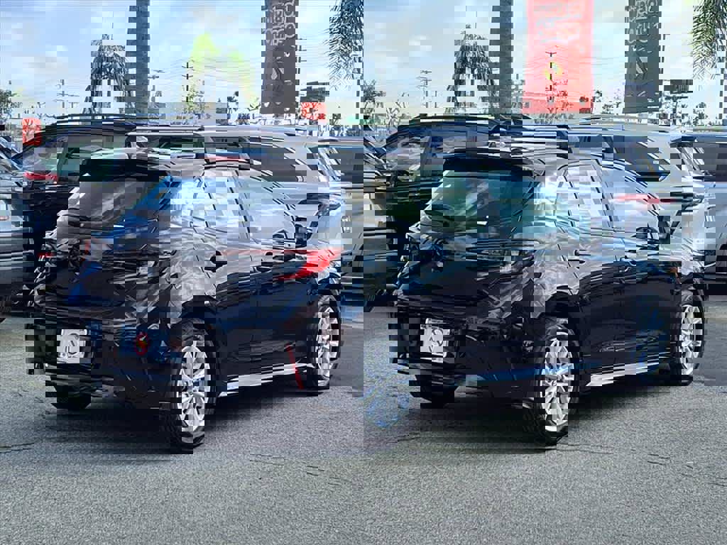 Used 2025 Toyota Corolla SE w/ SE Package image 4