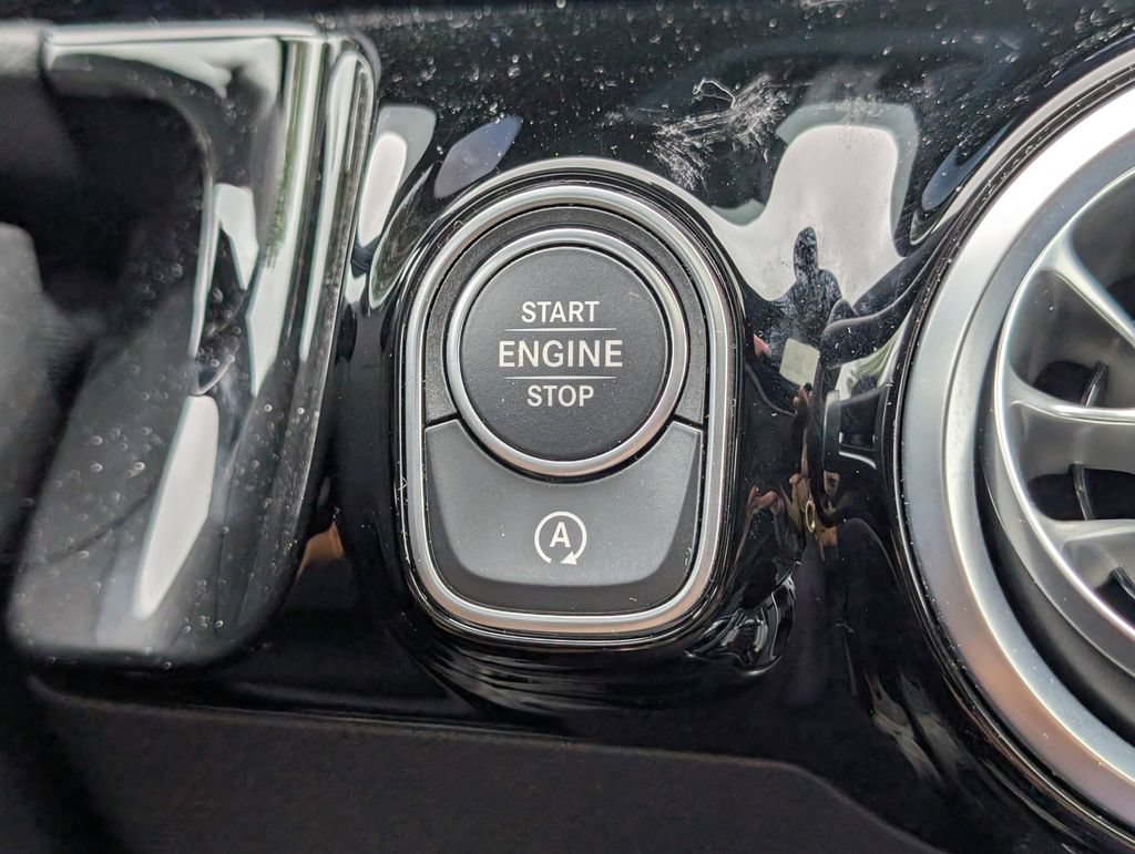 Certified 2025 Mercedes-Benz GLA 250 4MATIC image 17