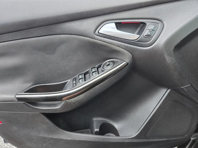 Used 2017 Ford Focus Titanium FWD image 37