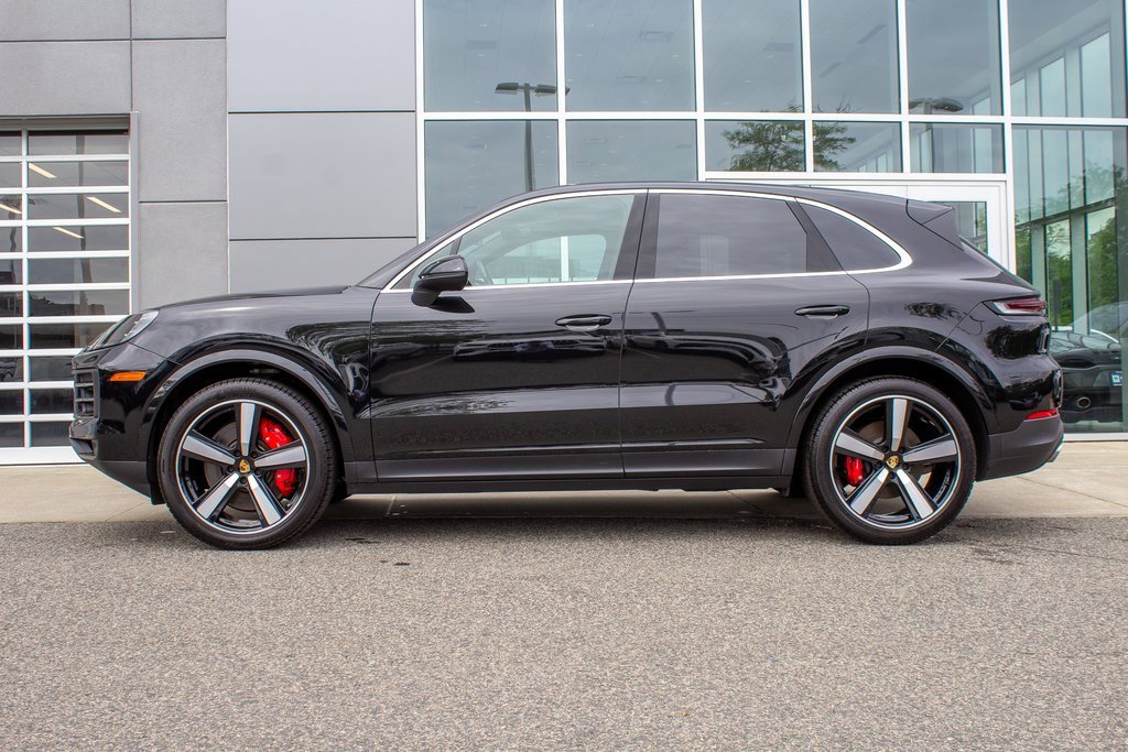 Used 2024 Porsche Cayenne S w/ Premium Package image 7