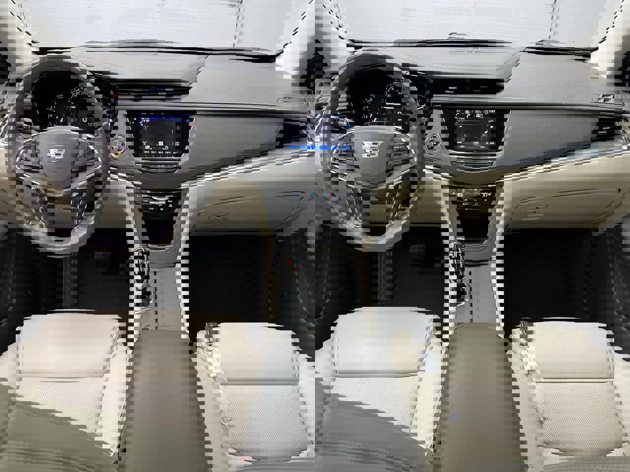 Used 2018 Cadillac XT5 Luxury w/ Driver Awareness Package image 4